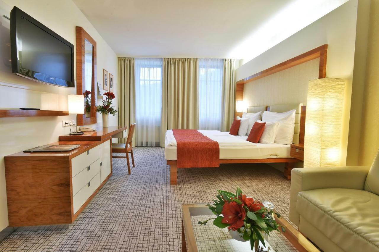 Hotel St. Joseph Royal Regent à Karlovy Vary Extérieur photo